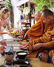 Фотография свадьба в Таиланбе в буддистских храмах